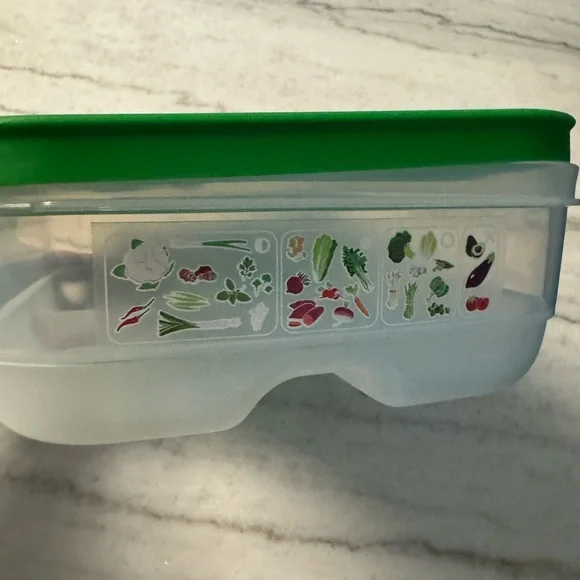 NWOT Tupperware Fridgesmart Container - Picture 2 of 6